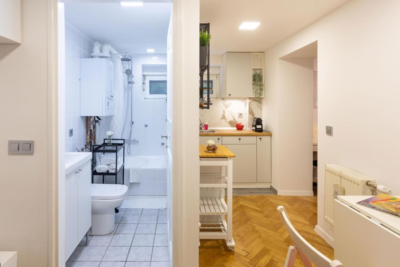 Appartamento Modern Studio near British Square Zagabria Esterno foto