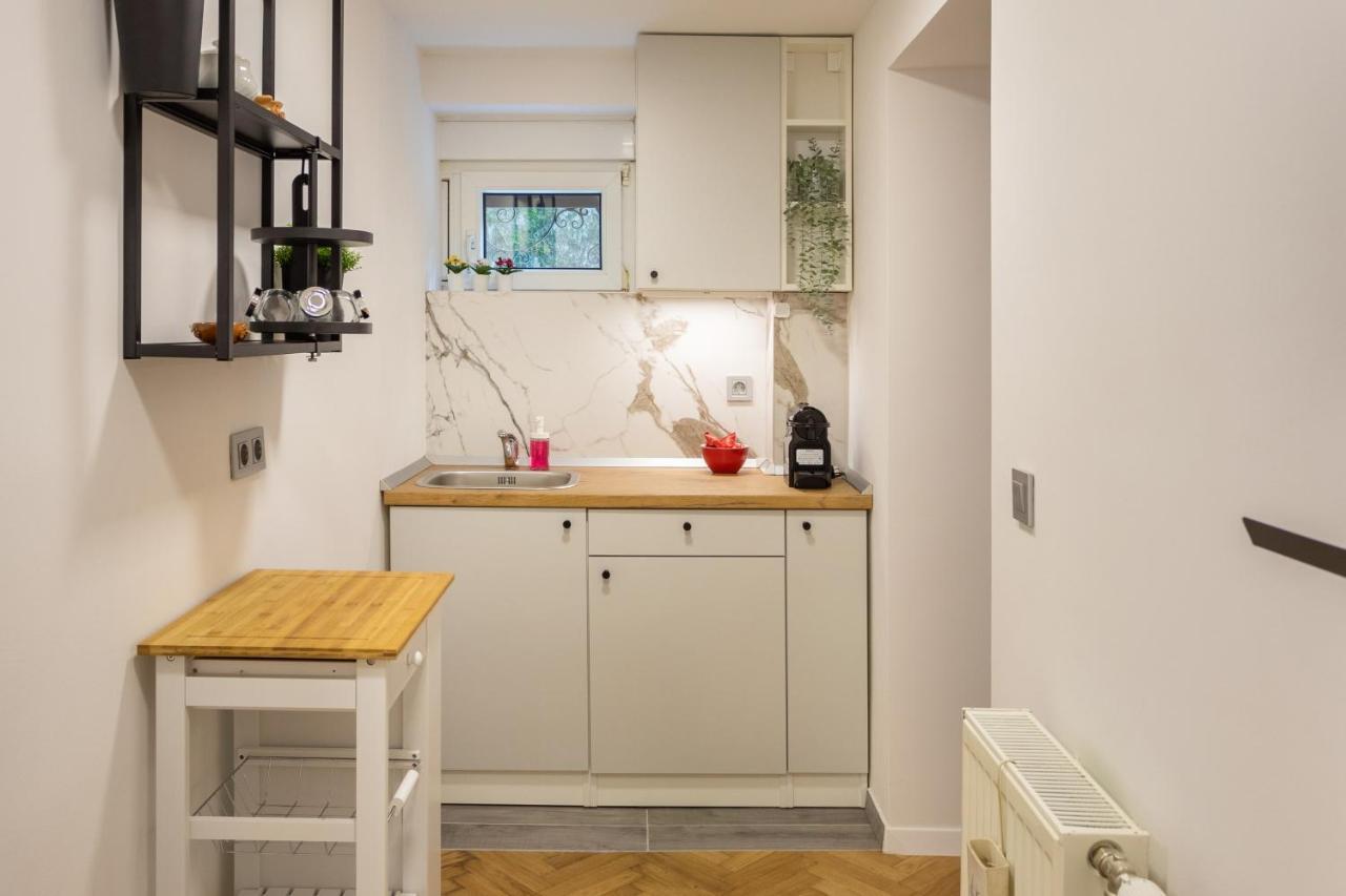 Appartamento Modern Studio near British Square Zagabria Esterno foto
