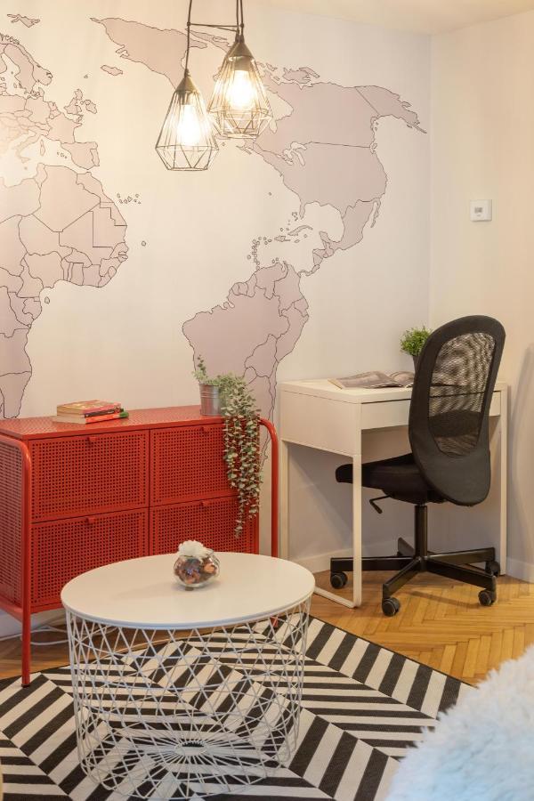 Appartamento Modern Studio near British Square Zagabria Esterno foto
