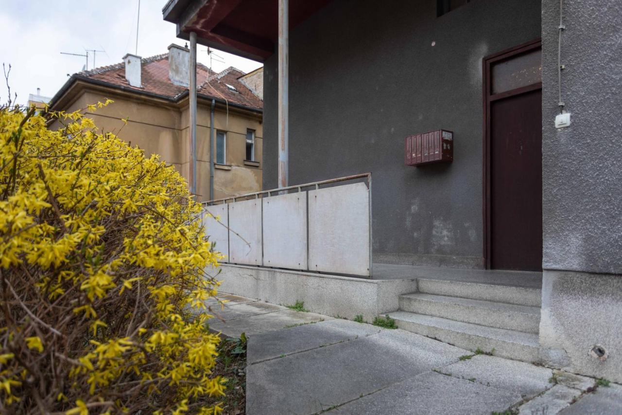 Appartamento Modern Studio near British Square Zagabria Esterno foto