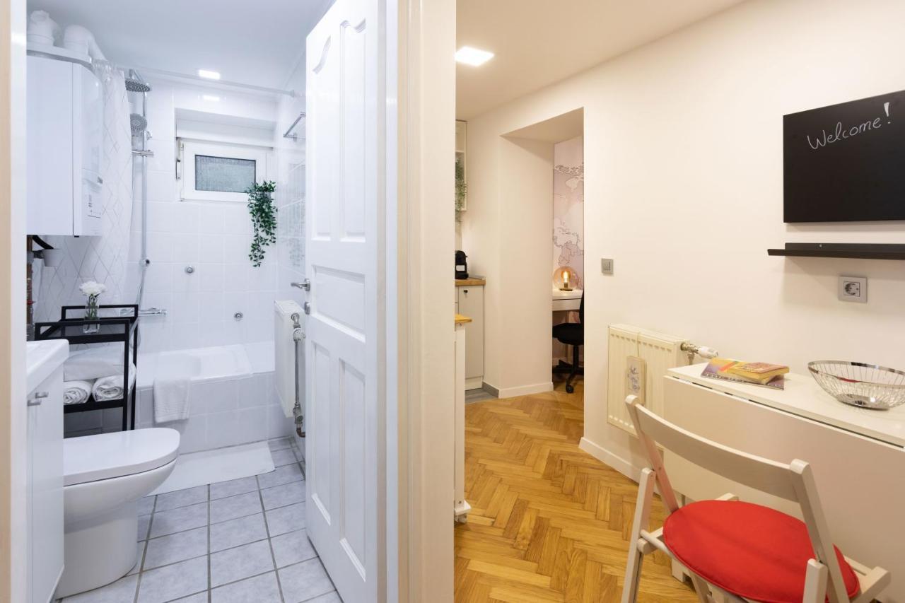Appartamento Modern Studio near British Square Zagabria Esterno foto