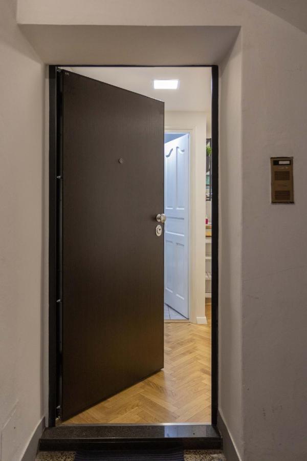 Appartamento Modern Studio near British Square Zagabria Esterno foto